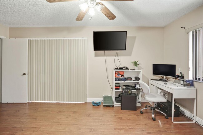 Photo - 3961 Adra Ave