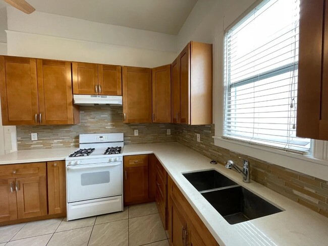 Photo - 279 E St James St Townhome