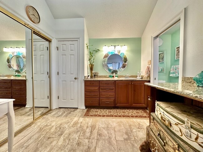 Photo - 2012 Mistral Ln E