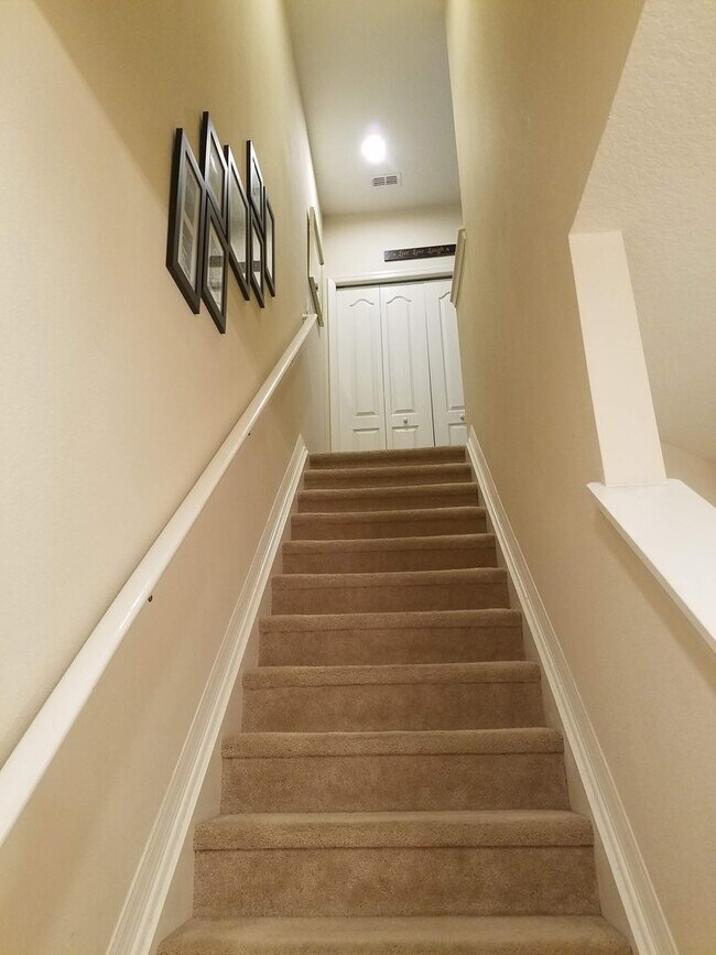 Photo - 3/2 Townhouse Near University Parkway