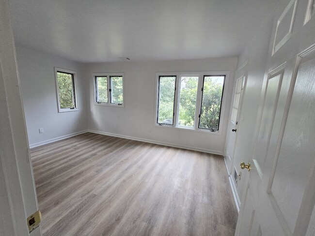 Large primary with secure private access to patio #2 - 45 Augusta Dr Unit 45 Augusta Drive