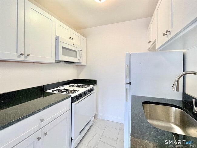 Photo - 140 Grove St