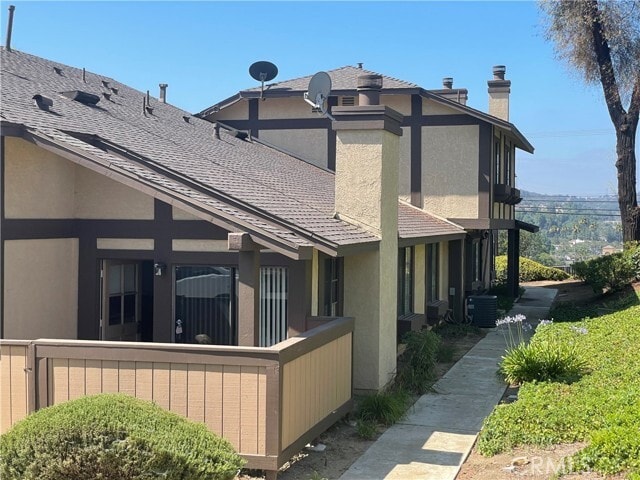 Building Photo - 21648 Laurelrim Dr