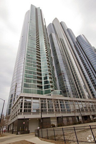 Building Photo - 1201 S Prairie Ave Unit 706 Rental