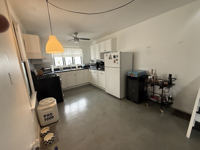 Photo - 295 E Whittier St