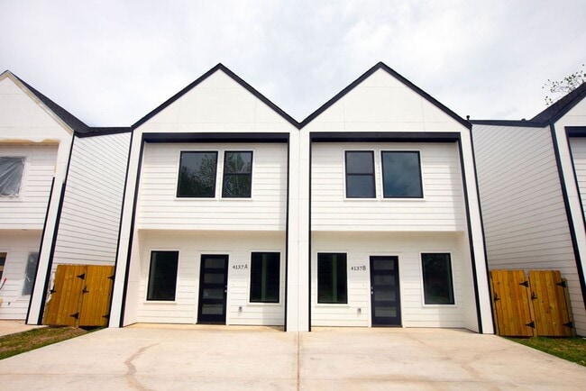 Modern Amenities. Urban Location. Sophisti... - Modern Amenities. Urban Location. Sophisti... House