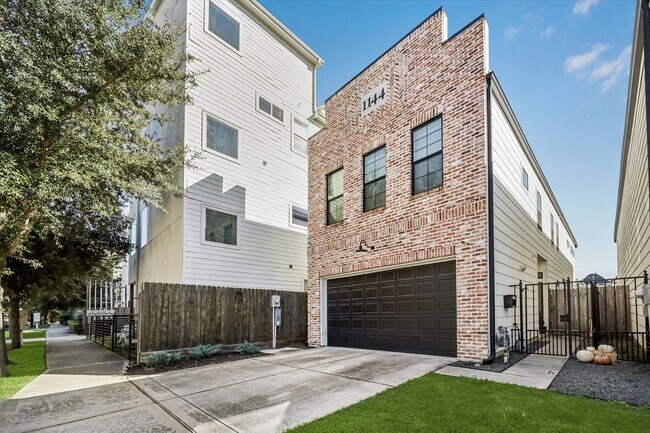 Photo - 1144 W 24th St