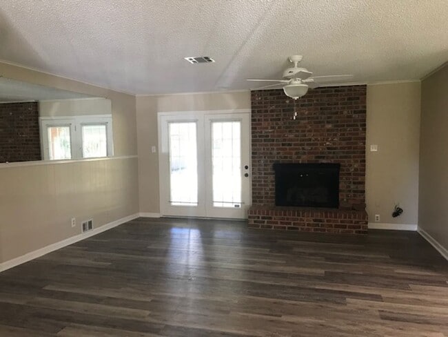 Photo - 3 bed 2 Bath Brick Home off Park Avenue!
