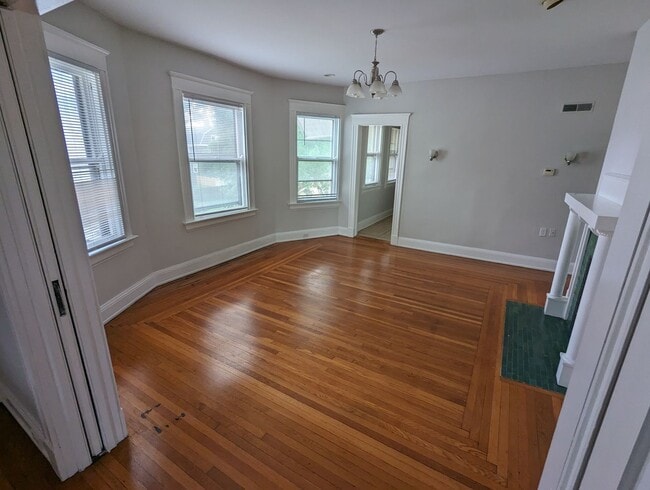 Building Photo - 2153 Slane Ave Unit Apartment 2