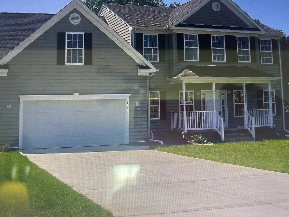 FRONT OF THE HOUSE - 4005 Dunbarton Cir