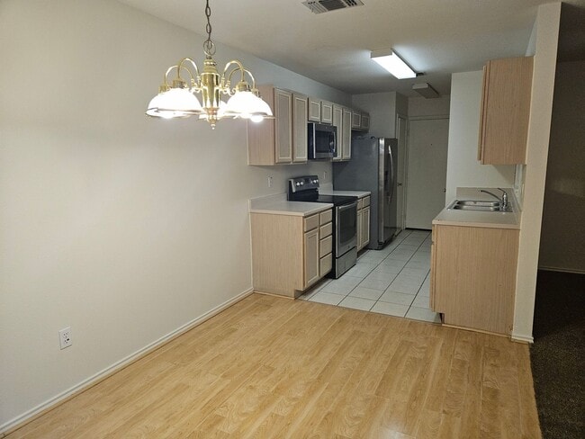 Photo - 3 Bedroom Townhouse near Medical Center!  ...