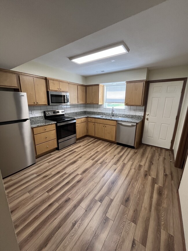 Photo - 806 Foster Ln