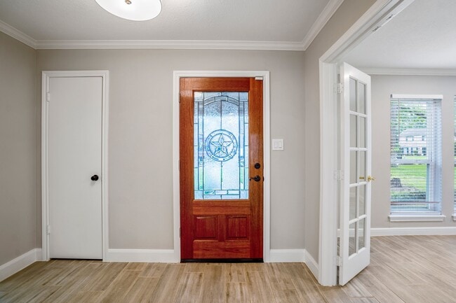 Photo - 7607 Wycomb Ln