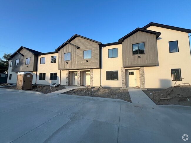 Building Photo - 1320 Elm Ave Rental
