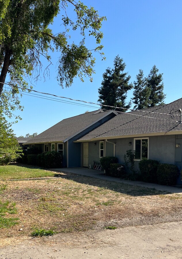 Photo - 11714 Walnut Ave House