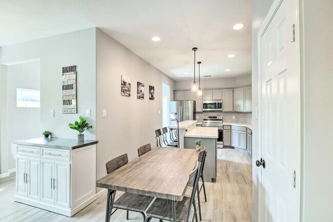 Photo - 4909 Sunflower St