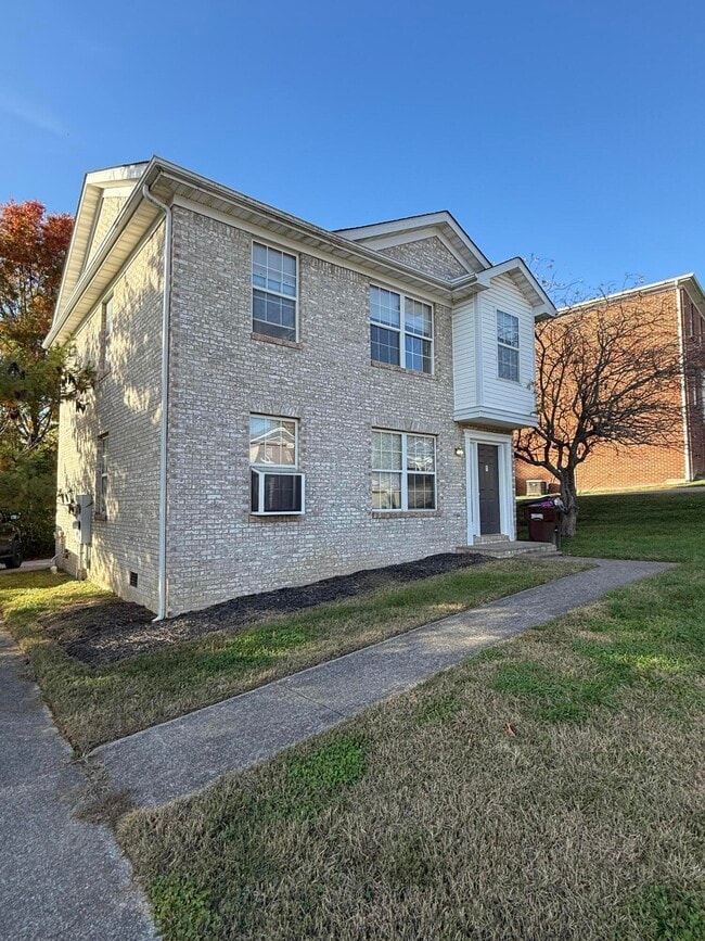 Building Photo - 429 Sara Leigh Dr Unit 2