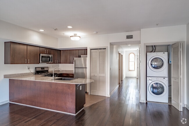 Building Photo - Twain Tower Rental