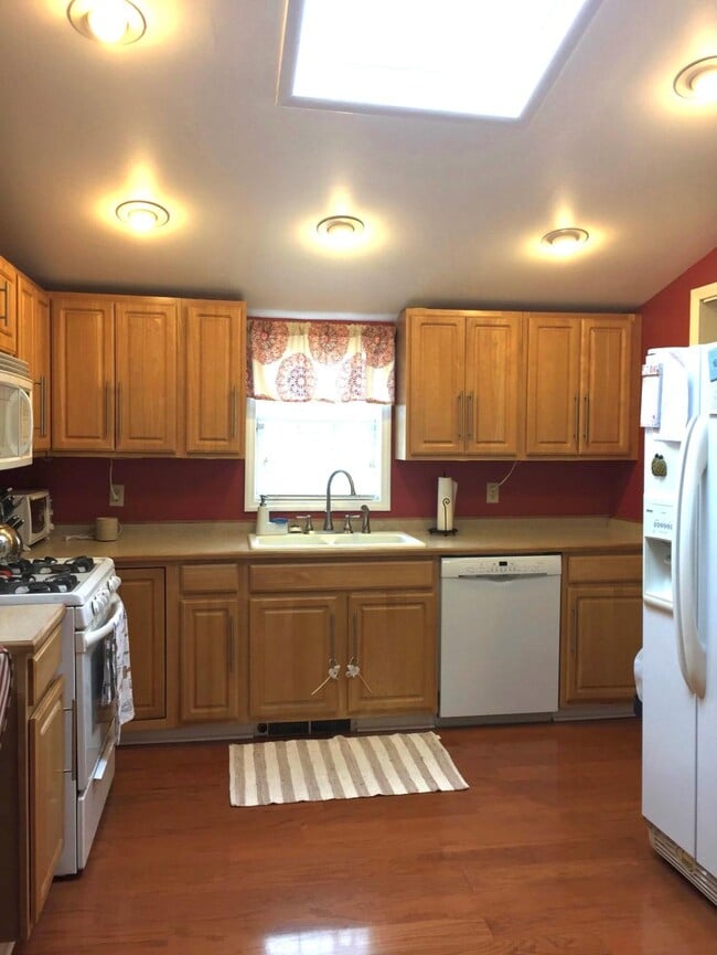 Gas stove, dishwasher, microwave, refrigerator