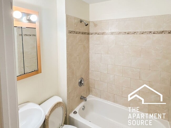 Photo - 2521 N Lincoln Ave Unit B2