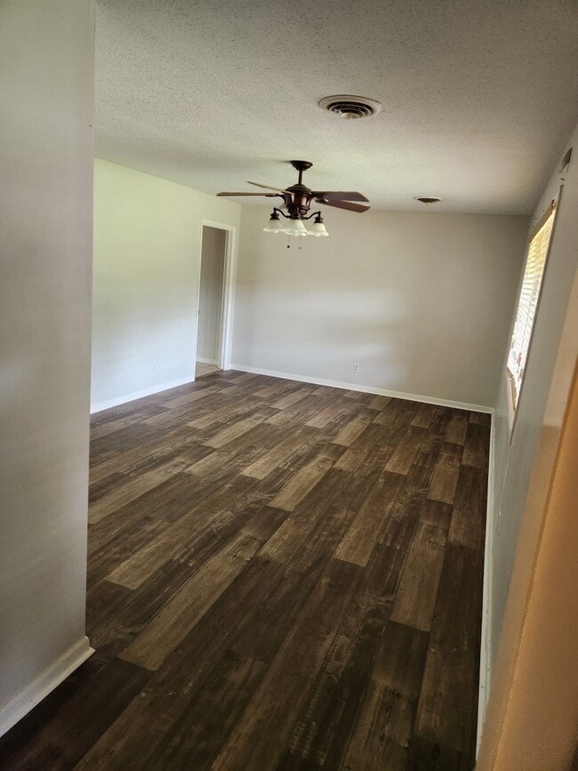 Photo - 803 Stewart Dr