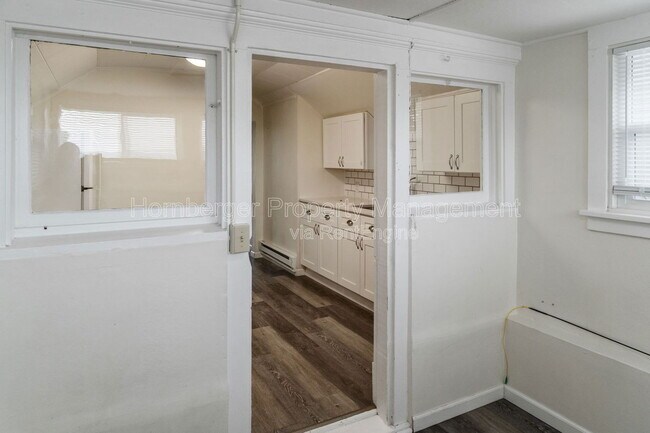 Photo - 728 E Bridgeport Ave