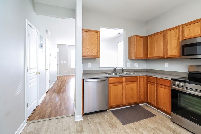 Photo - Two Bedroom 2.5 Bathroom Townhouse Available!