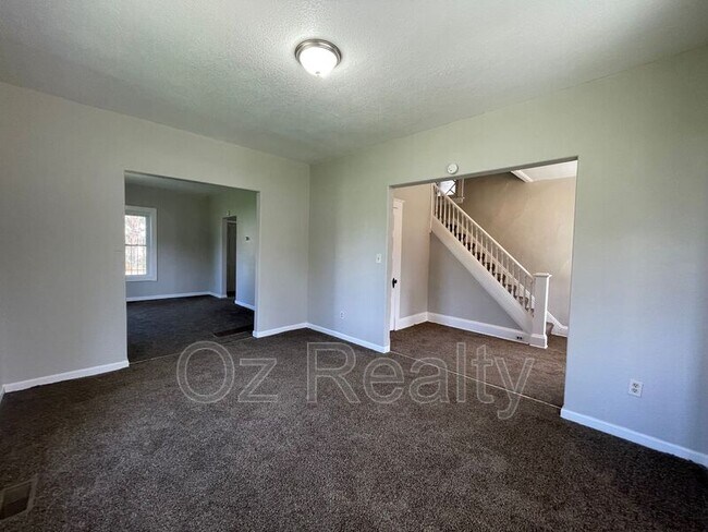 Photo - 640 Nesslewood Ave House