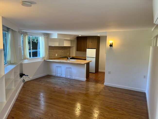 Building Photo - 6146 1/2 Glen Holly St Unit 6146 1/2 Glen Holly st