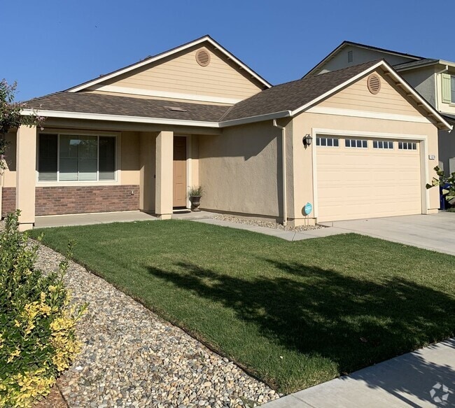 Building Photo - 3 Bedroom 2 Bath Rental