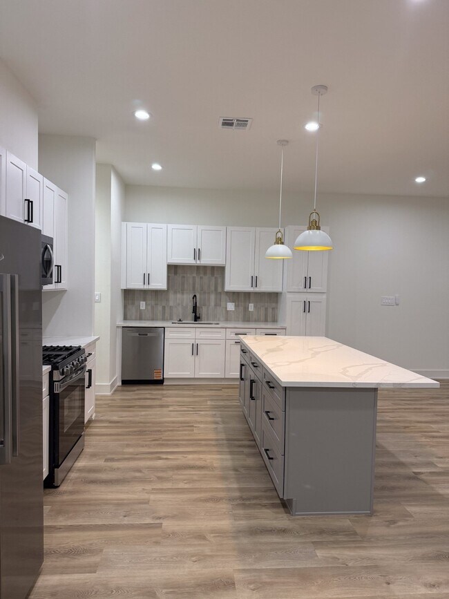 Photo - 9005 Comal St