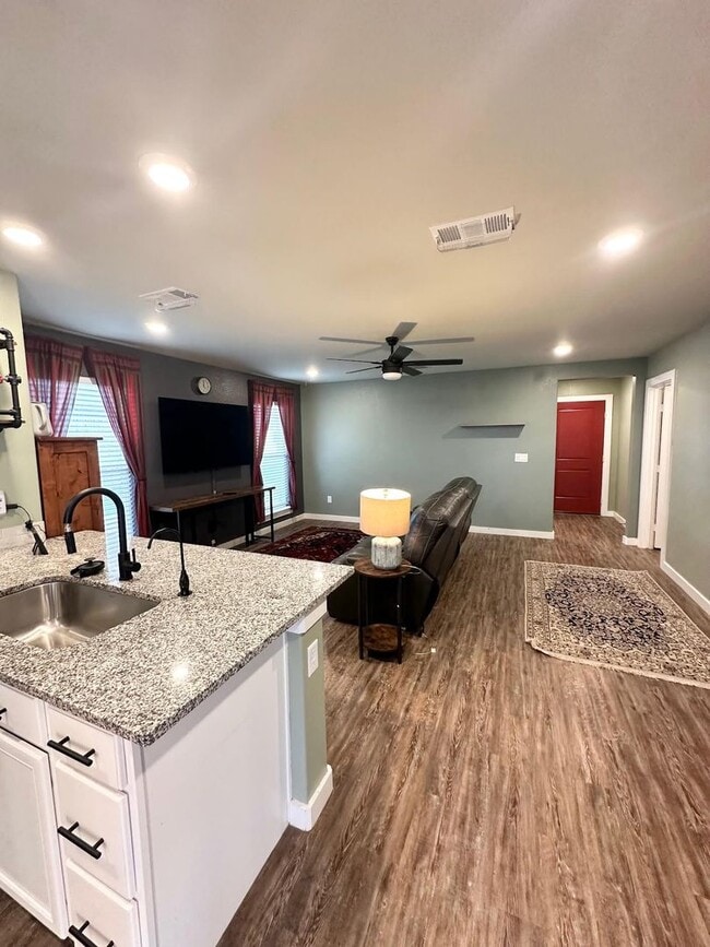 Photo - 2 Bed 2 Bath House Furnished!