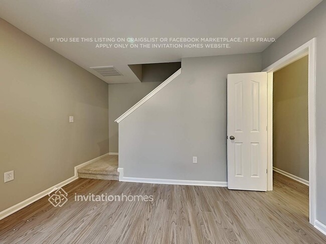 Photo - 341 Hunslet Cir