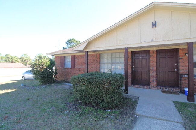 Building Photo - Updated 2BR/1BA Duplex Off 9 Mile Rd | All Tile Flooring | Pet-Friendly | Immediate Move-In Unit H1