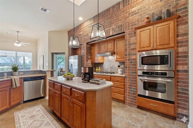 Photo - 2405 Speidel Dr