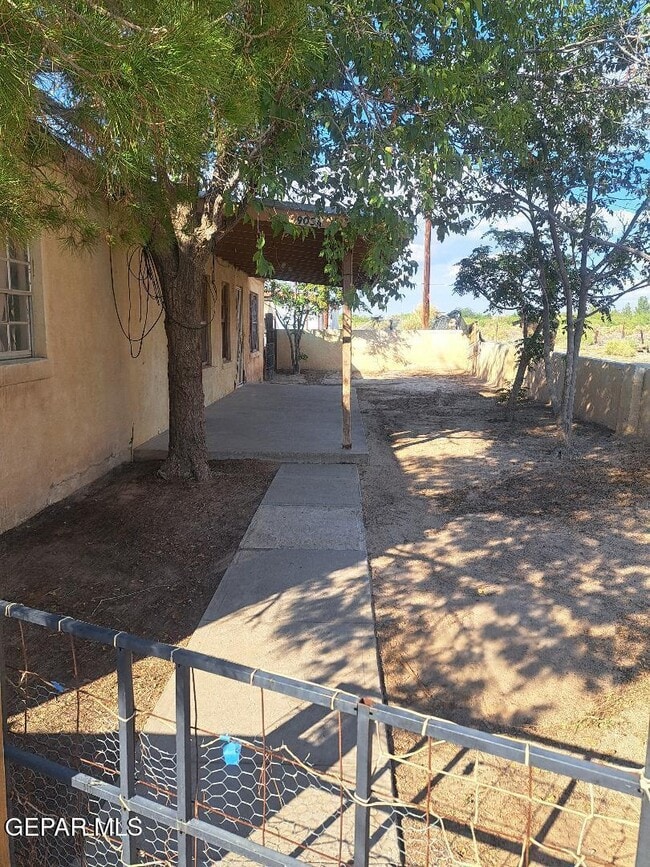 Photo - 905 NE Camp St