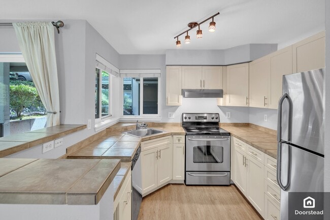 Building Photo - 3908 243rd Pl SE Unit Q 101