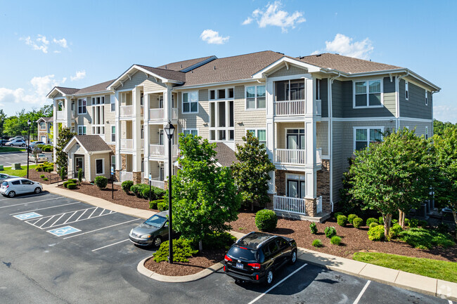 Building Photo - Grand Oak at Town Park Rental