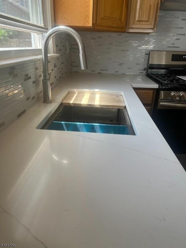 Photo - 105 Crawford St