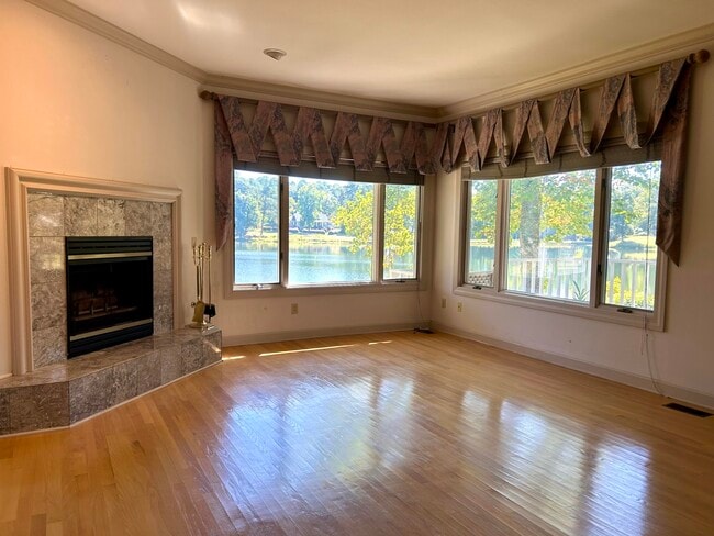 Photo - 103 Burnham Ct