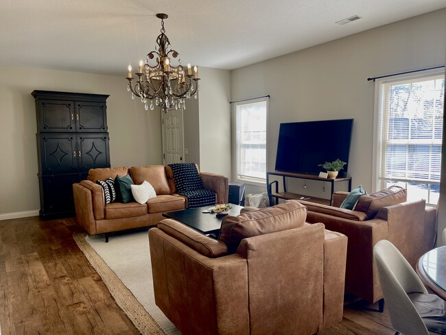 Photo - 408 Circus Ave