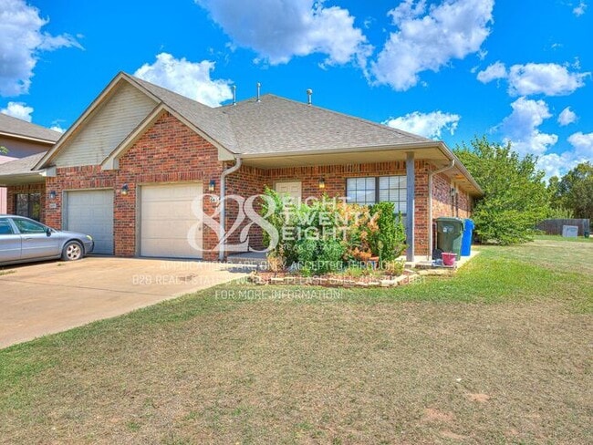 Building Photo - *AVAILABLE NOW!* CUTE 3 BED/2 BATH DUPLEX IN NORMAN!