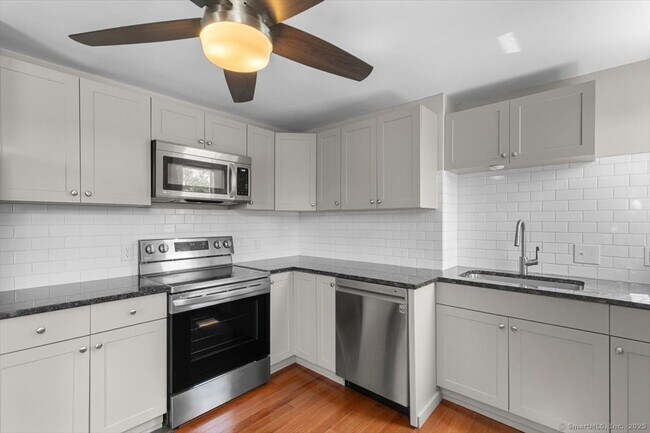 Photo - 502 Chapel St Unit 4