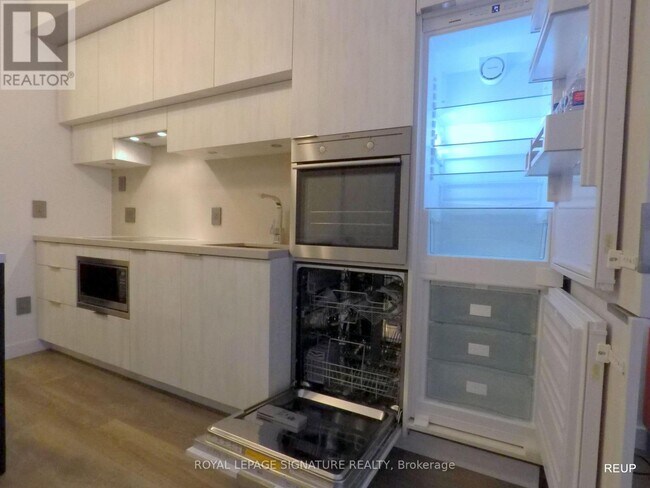 Photo - 8 Eglinton Ave E Unité 2402