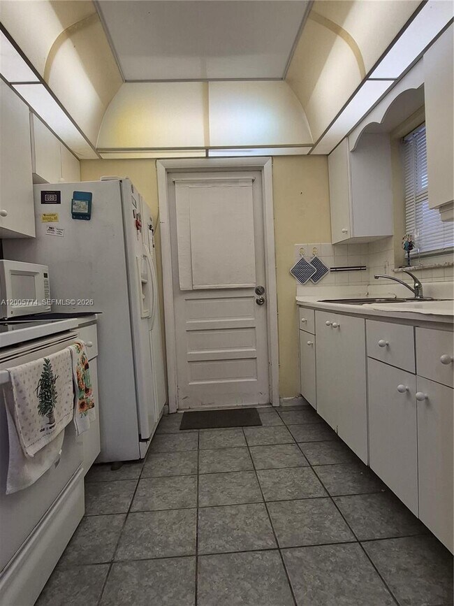 Photo - 415 NE 2nd St Unit 202