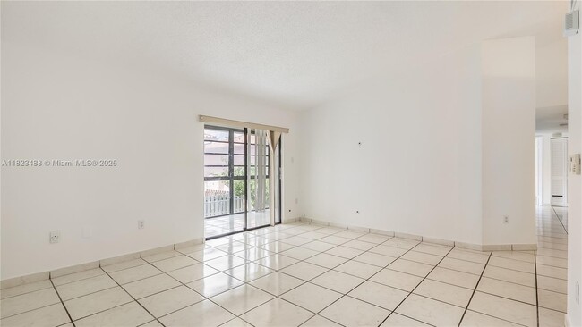 Photo - 20680 NE 4th Ct Unidad 206