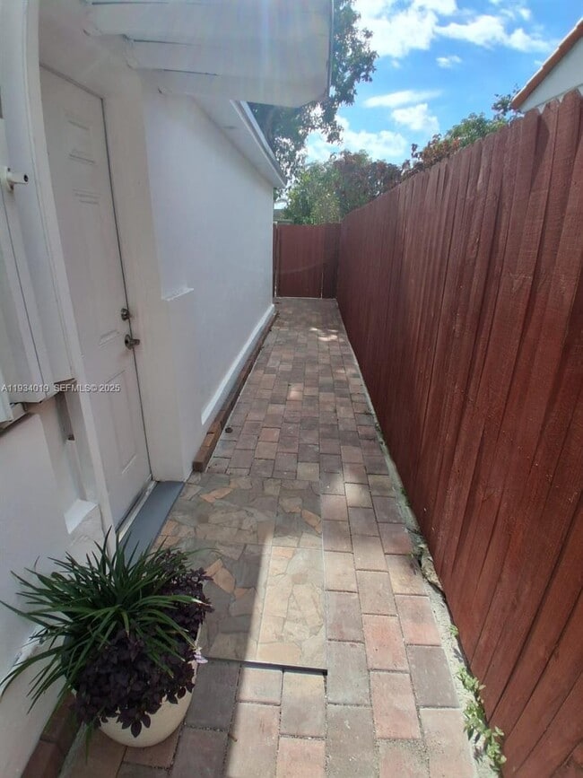 Photo - 3052 SW 6th St Unit B