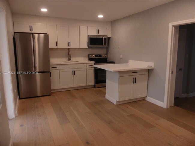 Building Photo - 161-165-165 NW 40th St Unit 4