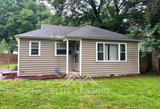 Building Photo - Charming 2 Bedroom Home | Large Yard | Move-In Ready