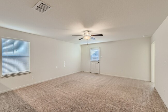 Photo - 3 bedroom for rent on the far West Side!